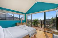 BLUE SKYES - family home with balcony and views. - B&B Apollo Bay