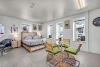 Grand Studio On The Promenade - Bed and Breakfast Los Angeles