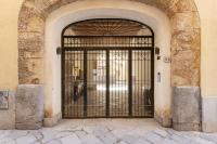 The Urban Retreat - Refined Loft with Large Terrace & Historic Views - Bed and Breakfast Palermo