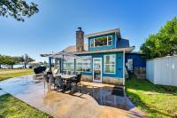 Modern, Spacious! Lake Buchanan Retreat w/ Hot Tub - B&B Tow