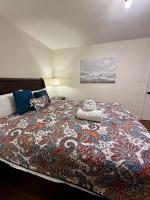 Beautiful 3 Bedrooms Guesthouse - Bed and Breakfast Toronto