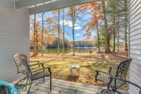 Steps to Lake Tanglwood: Tranquil Wooded Retreat - Ferienwohnung Greentown