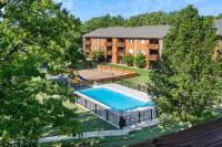 Pool View Oasis with Community Amenities - B&B Branson