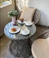 Chic and Modern Style Spacious apartment with Balcony in CITY CENTER, near Opera and Northern avenue - Chambres d'hôtes Erevan