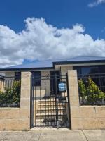 Dalyellup 2BR Accommodation-Entire rear Unit-Walkable to major Supermarkets - B&B Bunbury