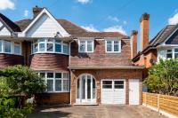 Modern 5 Bed Home, TV in each room, Free BT WiFi & Parking - 62 BW - B&B Solihull