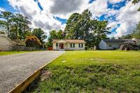 3-Bedroom Home with King Bed, Smart TVs & Fenced Yard - Chambres d’hôtes New Bern