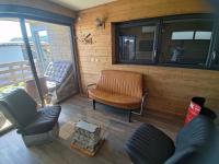 Mechanical cottage, old cars and bikes - B&B Charmes