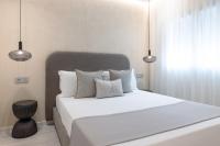 Habitación con cama extragrande y vistas al jardín 