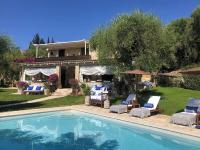 Lalla Luxury Villa with Private Pool, Sea View & Spacious Garden - B&B Lithakiá