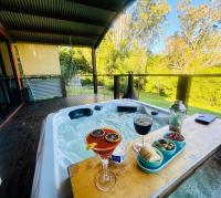 The Hinterland Spa & Moon Retreat - B&B Boyland