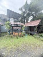 Deluxe Room (2 Adults + 1 Child)