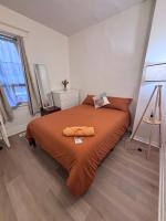 Private Room in Cozy Home with Free Parking - B&B Toronto