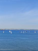 Front-Row - Skyline Retreat - Pool Access - Bed and Breakfast Larnaca