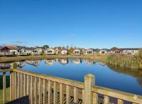 Lake and Tide Lodge - Lakeside - Part of the The Bay Filey Holiday Village with pool, gym and direct beach access, pub, restaurant, tennis and meadows walks - B&B Filey