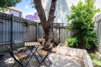 Luxe Pyrmont Apartment - Stylish 2BR Stay Near Darling Harbour - Chambres d'hôtes Sydney