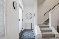 Townhome with Free Parking, Near Downtown - B&B Calgary