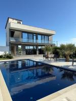 Adrians Villa - Bed and Breakfast Rrushkull