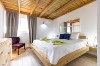 Apartment with Pool View 