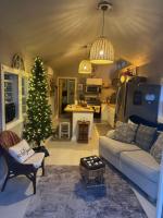 Sleepy Valley Cabin with Hot Tub & Scenic Views - Bed and Breakfast Madisonville