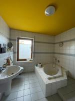 Ruhige Erdgeschosswohnung mit Parkplatz in Erfurt Südost - B&B Niederdorla