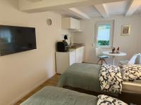 Traumhaft modernes Zimmer mit Doppelbett,,,,Gemeinschaftsbad und WC in 78554 Aldingen - B&B Aldingen