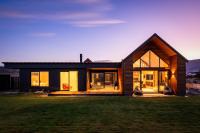 Four-Bedroom Alpine Retreat with Two Living Areas - B&B Wanaka