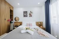 Two-Bedroom Apartment with Lake View