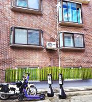 #11월 할인#홍대ㆍ공항철도 #올리모델링#홍대입구역 도보9분#연트럴파크3분#무료짐보관# 6인#호텔침구#무료와이파이#세탁건조기#교통최고#넷플릭스 - B&B Seoul