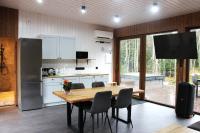 Metsamajake Hubert sauna ja mullivanniga looduse keskel - B&B Sigula
