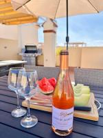 2-bedroom Penthouse with Swimming Pool & Terraces! - B&B Punta Prima