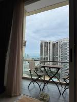 Staycation at Nagoya Thamrin City Apartment Tower A-15 - Bed and Breakfast Nagoya