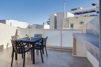Modern 2 Bedroom Apartment with Balcony - Xemx Residence - Bed and Breakfast Il-Gżira