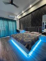 The Royal Studio Retreat - Bed and Breakfast Greater Noida
