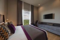 Camera Tripla Superior