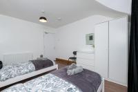Llangefni Town Centre 3 Bed Apt & Free Parking - Bed and Breakfast Llangefni
