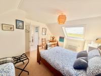 Muirneag @ The Decca - Bed and Breakfast Lionel