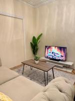 Spacious 6BR Family & Group Home Garden & Parking Sleeps 10 - Chambres d’hôtes Birmingham