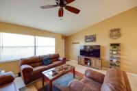 Screened Porch and Pool Access Cozy Sebring Condo - B&B Sebring