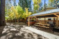 Peregrine Chalet - Hot Tub, Walk to Slopes, Shuttle, Fenced Yard, BBQ - Ferienwohnung Big Bear Lake