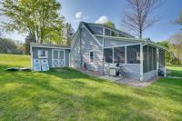 Family Friendly! Lakefront Tully Getaway with Porch - Bed and Breakfast Tully