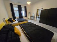 Christmas Golden 5-Person Apartment - 2 King Beds - B&B Prague