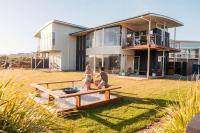 Tahiti Haven Ocean Front Modern Family Escape - B&B Middleton