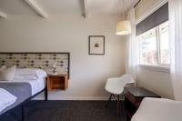 The Billy Motel King Room with Retro Charm - B&B Davis