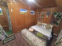 Mombay group of House boat premium - B&B Srinagar