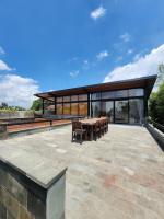 4 BR Retreat Villa - Beach Access - Ferienwohnung Tanah Lot