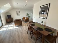 Penthouse 2 bed 1 bathroom property in centre - B&B Abingdon