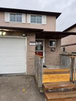 North Barrie !A Stylish and Spacious Private Bedroom with Private Bathroom - Ferienwohnung Barrie