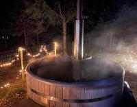 Beautiful and private with heated pool & hot tub - B&B Ljungbyhed