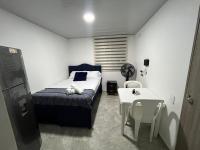 Apartaestudio Vacacional en Girardot, piscinas, Jacuzis, parqueadero para moto - Chambres d'hôtes Girardot City